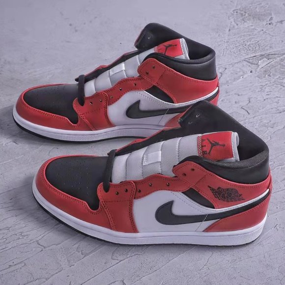 Air Jordan 1 Mid Gym Red main image 4